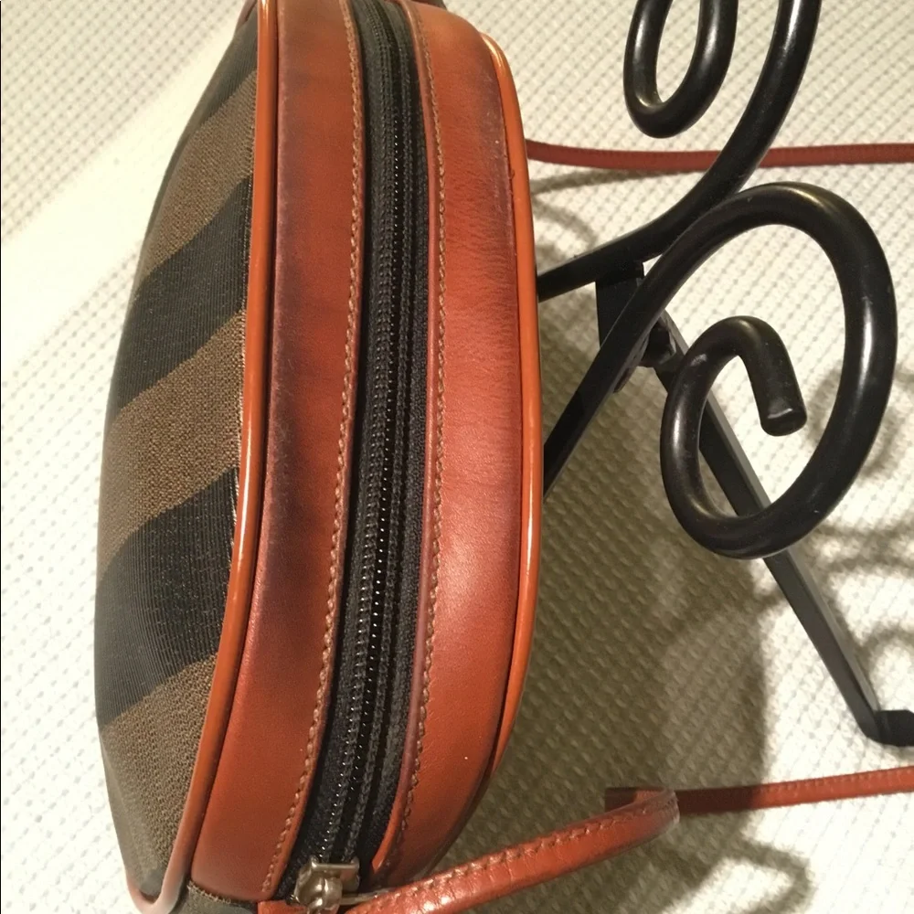 AUTHENTIC FENDI BAG IN GOOD PRE-LOVED CONDITION.🔥🔥🔥 - Picture 3 of 16